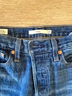 Levi's Women's Straight-Leg Jeans in Indigo Blue